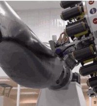 美国航空碳纤维零部件是机器人制造的